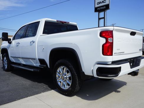 Used 2024 Chevrolet Silverado 2500 High Country w/ High Country Premium Package AWD/4WD image 3
