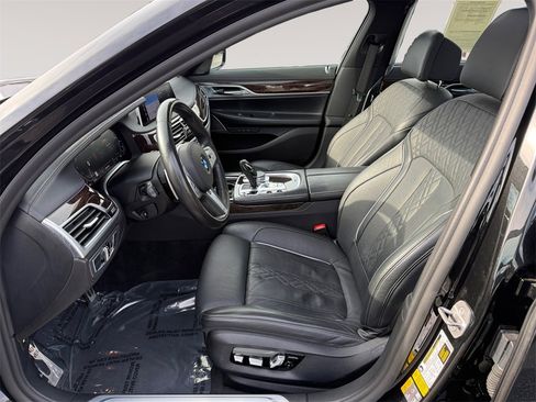 Used 2021 BMW 745e xDrive 745e xDrive w/ M Sport Package image 9