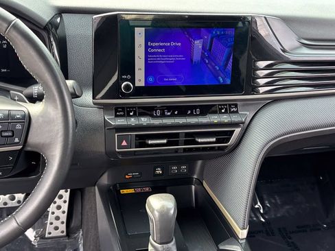 Used 2025 Toyota Camry SE w/ Convenience Package AWD/4WD image 25