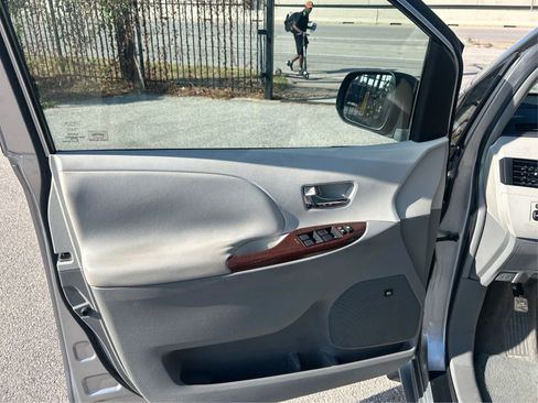 Used 2011 Toyota Sienna XLE w/ XLE Navigation Pkg image 20