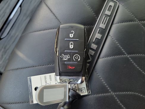 Used 2025 RAM 2500 Limited AWD/4WD image 29
