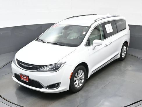 Used 2018 Chrysler Pacifica Touring-L Plus w/ Advanced Safetytec Group FWD image 38