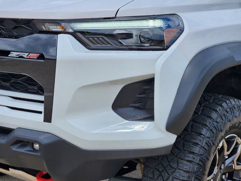 Used 2024 Chevrolet Colorado ZR2 w/ Technology Package AWD/4WD image 10