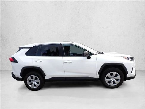 Used 2022 Toyota RAV4 LE AWD/4WD image 5