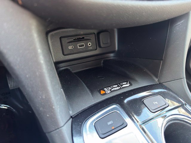Used 2024 Chevrolet Equinox Premier AWD/4WD image 19