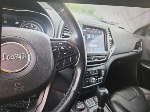 Used 2020 Jeep Cherokee Trailhawk w/ Cold Weather Group AWD/4WD image 11