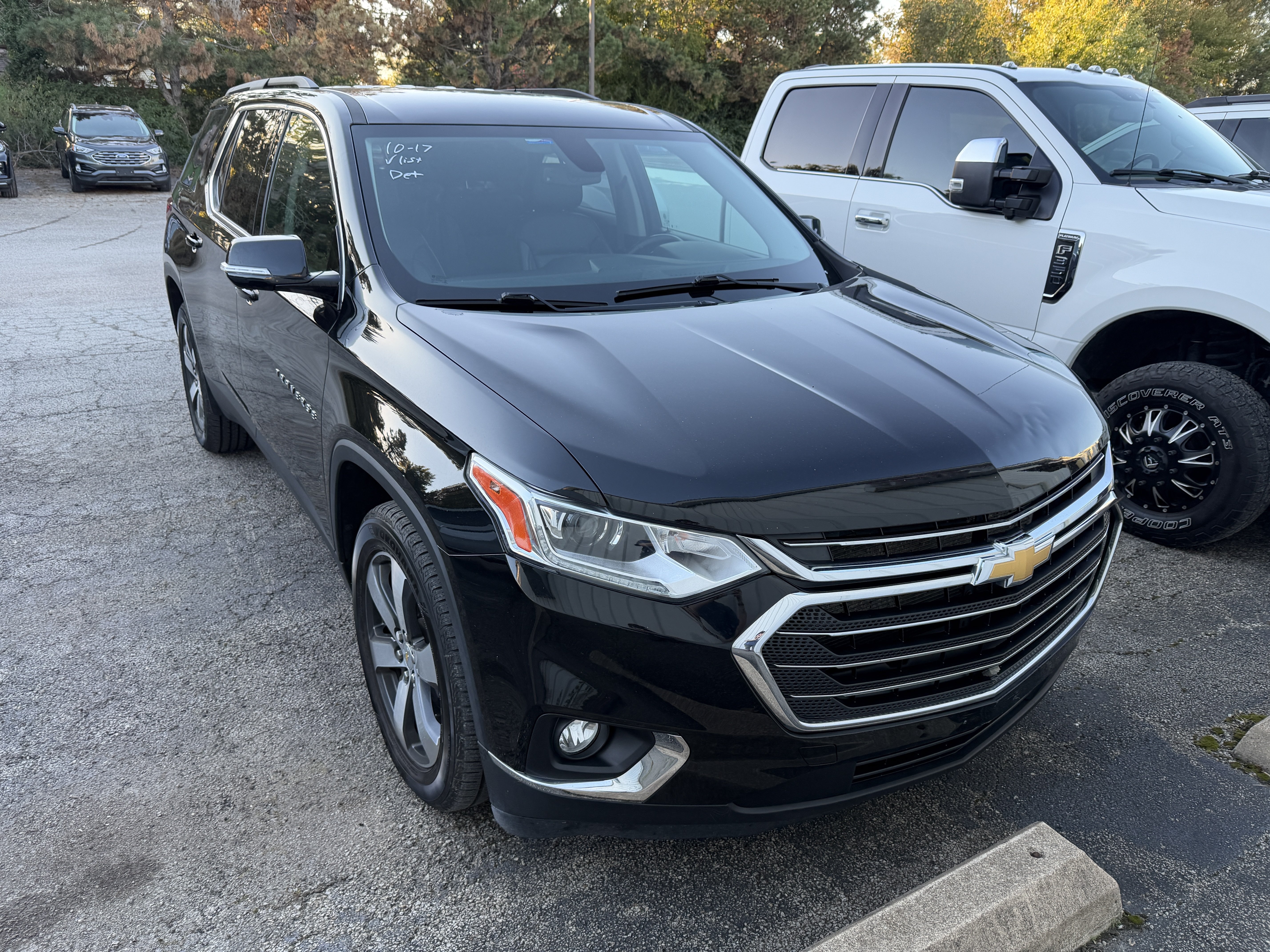 Used 2020 Chevrolet Traverse LT w/ LT Premium Package AWD/4WD image 2