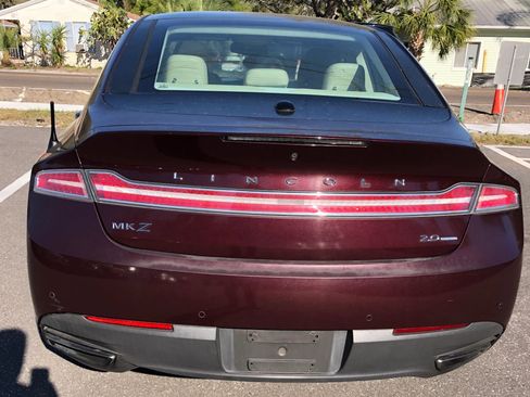 Used 2013 Lincoln MKZ image 4