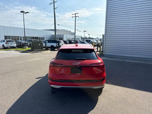 Used 2019 Audi e-tron Premium Plus AWD/4WD image 4