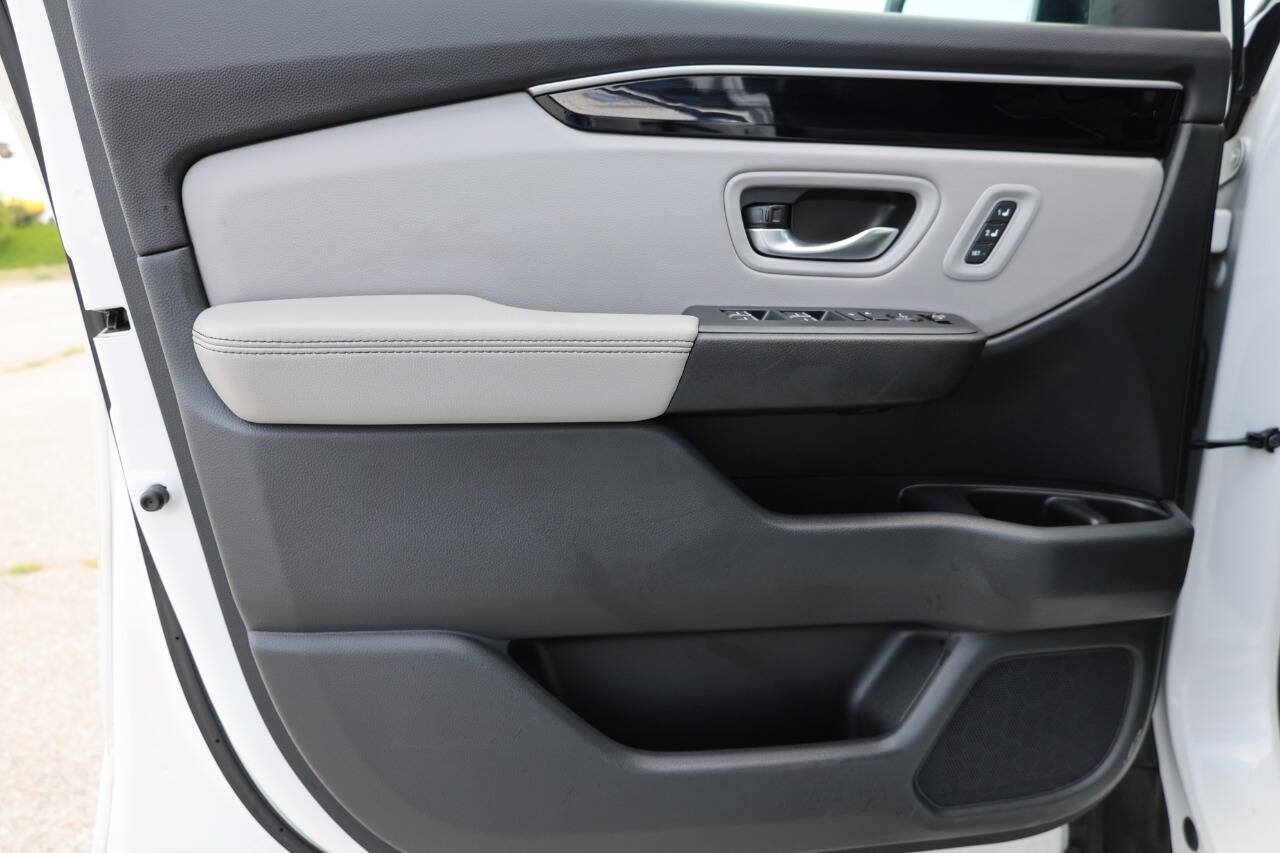 Used 2025 Honda Pilot Touring image 12