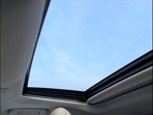 Used 2023 Toyota Highlander XLE image 23