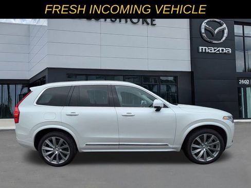 Used 2023 Volvo XC90 B6 Plus image 2