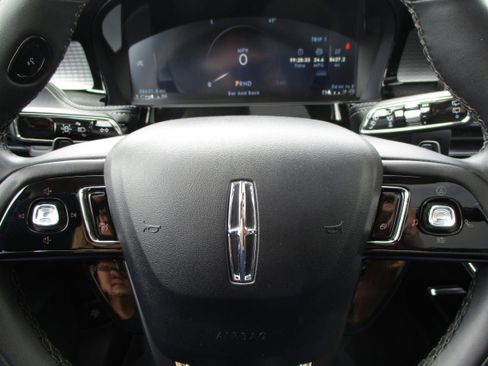 Used 2023 Lincoln Corsair AWD w/ Equipment Group 101A image 18