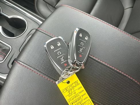 Used 2023 Chevrolet Traverse RS AWD/4WD image 29