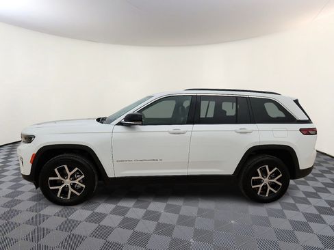 Used 2025 Jeep Grand Cherokee Limited AWD/4WD image 2