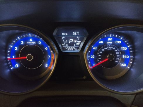 Used 2015 Hyundai Elantra SE image 23