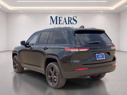 Used 2023 Jeep Grand Cherokee Limited w/ Black Appearance Package RWD image 3