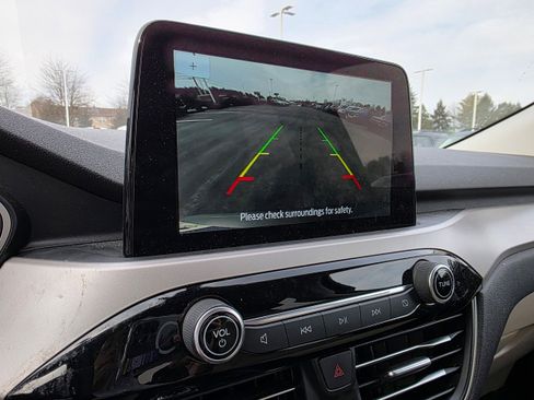 Used 2022 Ford Escape SE w/ Cold Weather Package image 17