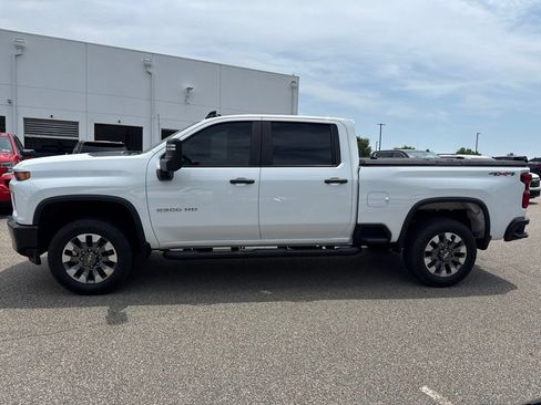Used 2021 Chevrolet Silverado 2500 Custom w/ Custom Value Package AWD/4WD image 2