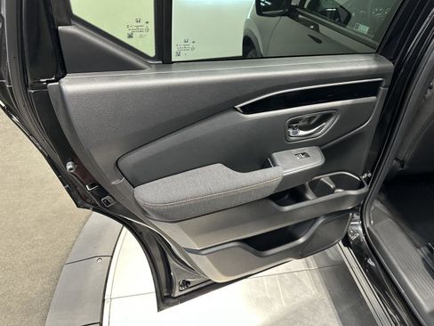 Certified 2025 Honda Pilot Sport image 26