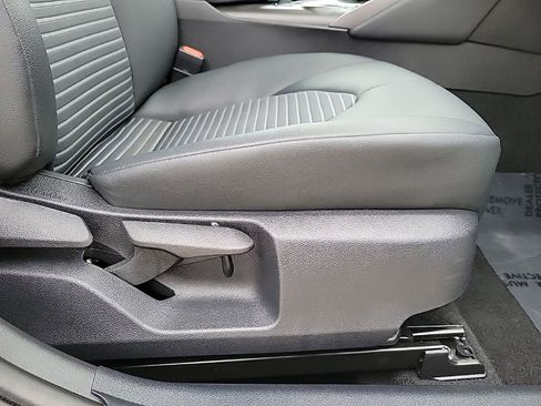 Used 2023 Toyota Camry SE w/ Cold Weather Package image 17