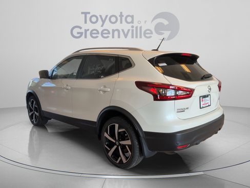 Used 2021 Nissan Rogue Sport SL w/ Premium Package FWD image 4
