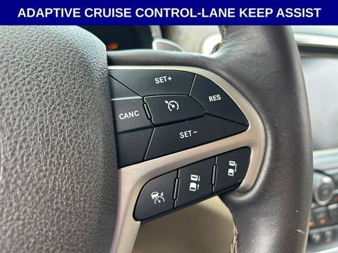 Used 2017 Jeep Grand Cherokee Overland w/ Jeep Active Safety Group AWD/4WD image 15