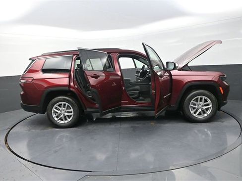 New 2025 Jeep Grand Cherokee L Laredo image 32
