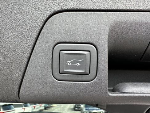 Used 2024 Buick Envision Avenir AWD/4WD image 11