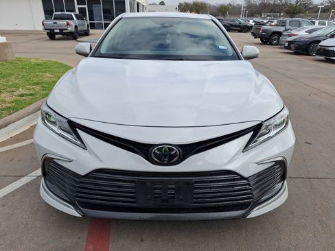Used 2024 Toyota Camry LE image 9