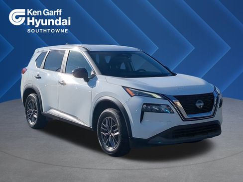 Used 2023 Nissan Rogue S image 1