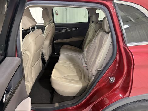 Used 2021 Lincoln Nautilus FWD w/ Equipment Group 101A image 11