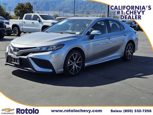 Used 2024 Toyota Camry SE FWD image 3