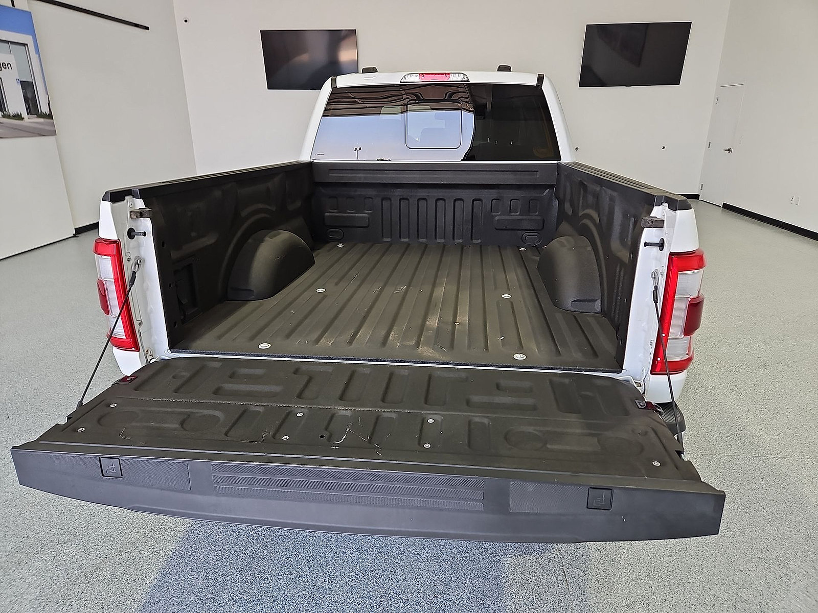 Used 2023 Ford F150 Lariat AWD/4WD image 12