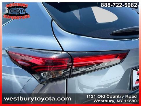 Used 2023 Toyota Highlander XLE image 9
