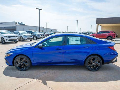 New 2026 Hyundai Elantra SEL FWD image 2