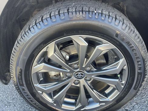 Used 2022 Toyota RAV4 Limited image 8