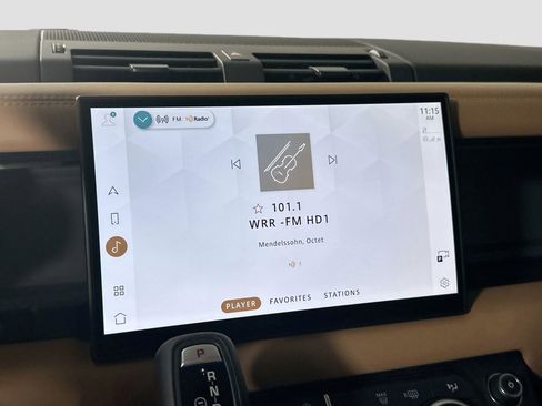 Certified 2025 Land Rover Defender 90 X-Dynamic SE image 11