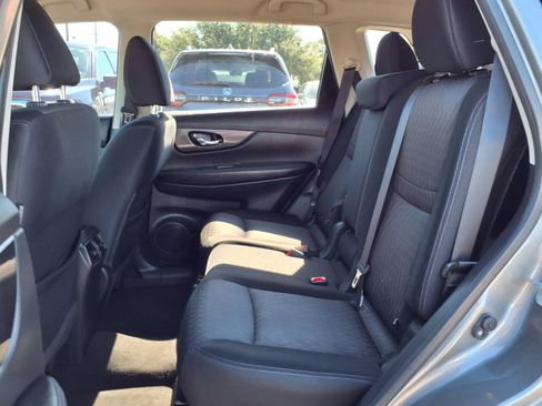 Used 2017 Nissan Rogue SV FWD image 18