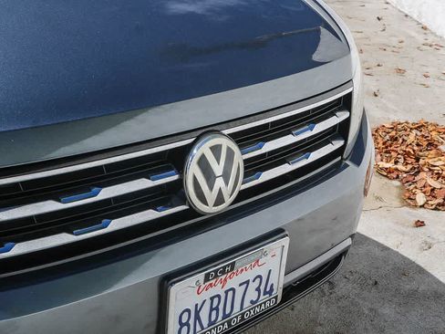 Used 2019 Volkswagen Tiguan SE w/ Panoramic Sunroof Package FWD image 11