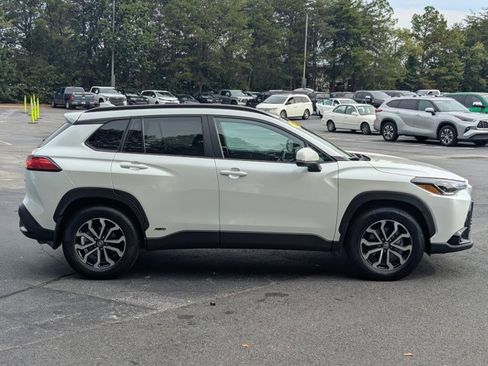 Used 2024 Toyota Corolla Cross SE image 8