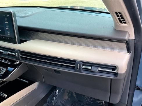 Used 2023 Lincoln Corsair Standard image 18