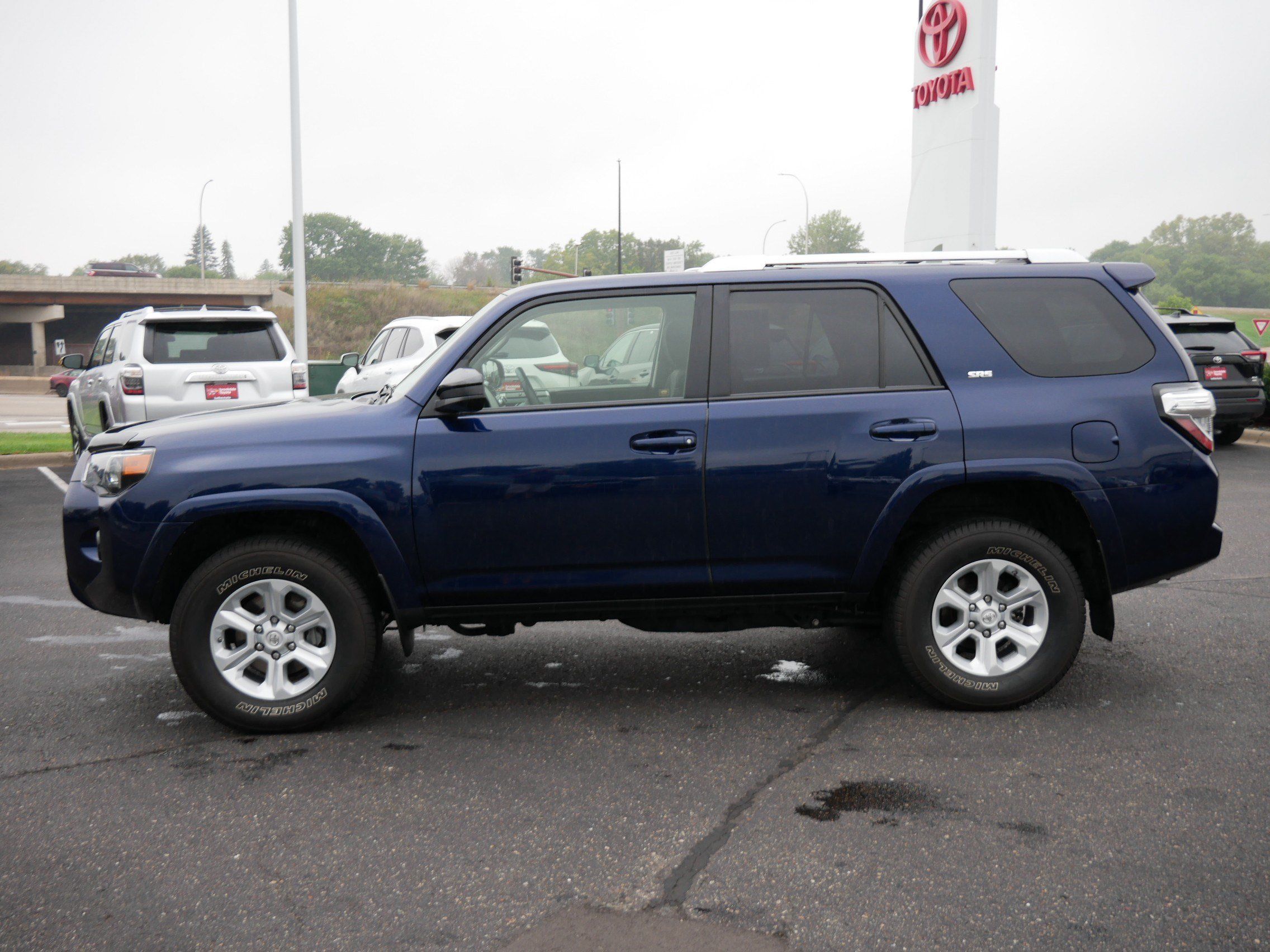 Used 2018 Toyota 4Runner SR5 w/ Convenience Package AWD/4WD image 4