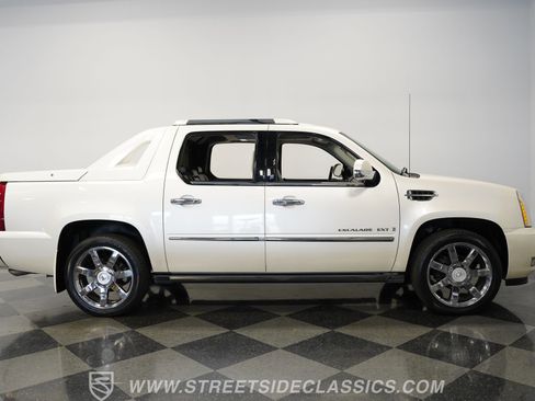 Used 2009 Cadillac Escalade EXT image 17