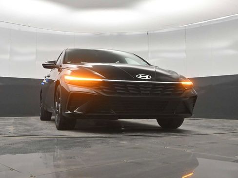 New 2026 Hyundai Elantra SEL Sport FWD image 36