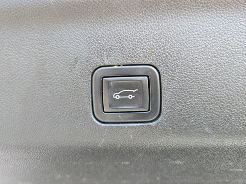Used 2021 GMC Yukon XL SLT w/ SLT Premium Package AWD/4WD image 35