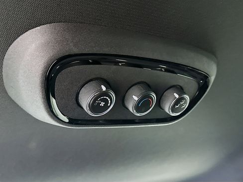 Used 2025 Dodge Durango GT RWD image 27