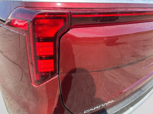 New 2025 Kia Carnival image 21