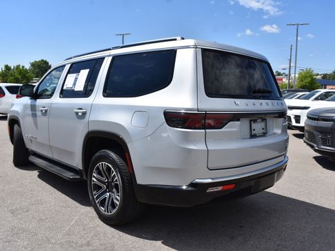 Used 2024 Jeep Wagoneer 4WD w/ Premium Group I image 7