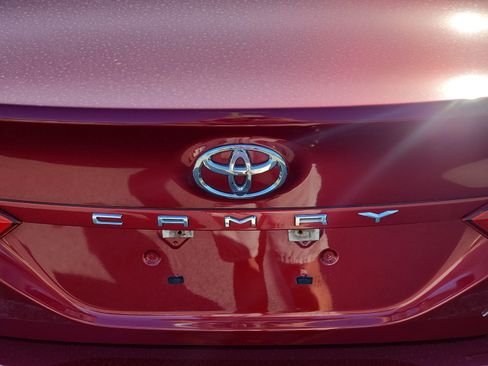 Used 2018 Toyota Camry LE FWD image 24